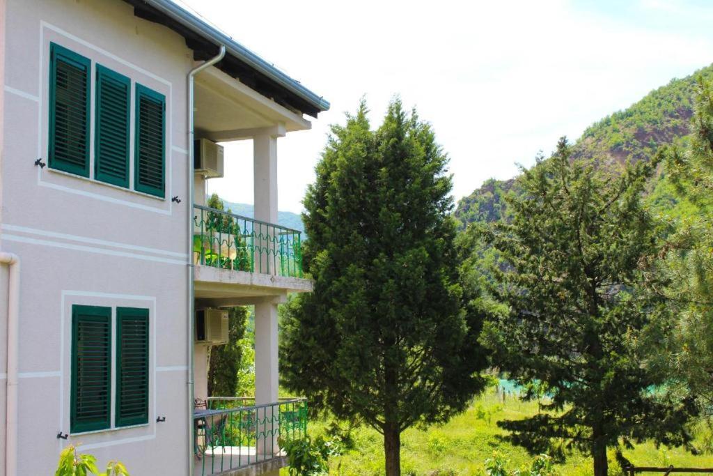 Agroturizem Hotel Vila Franceze Koman Eksteriør billede