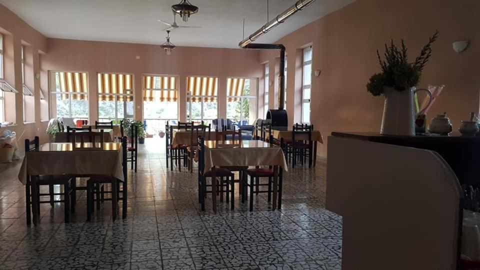 Agroturizem Hotel Vila Franceze Koman Eksteriør billede