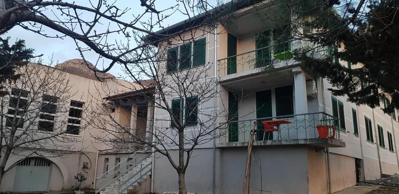 Agroturizem Hotel Vila Franceze Koman Eksteriør billede